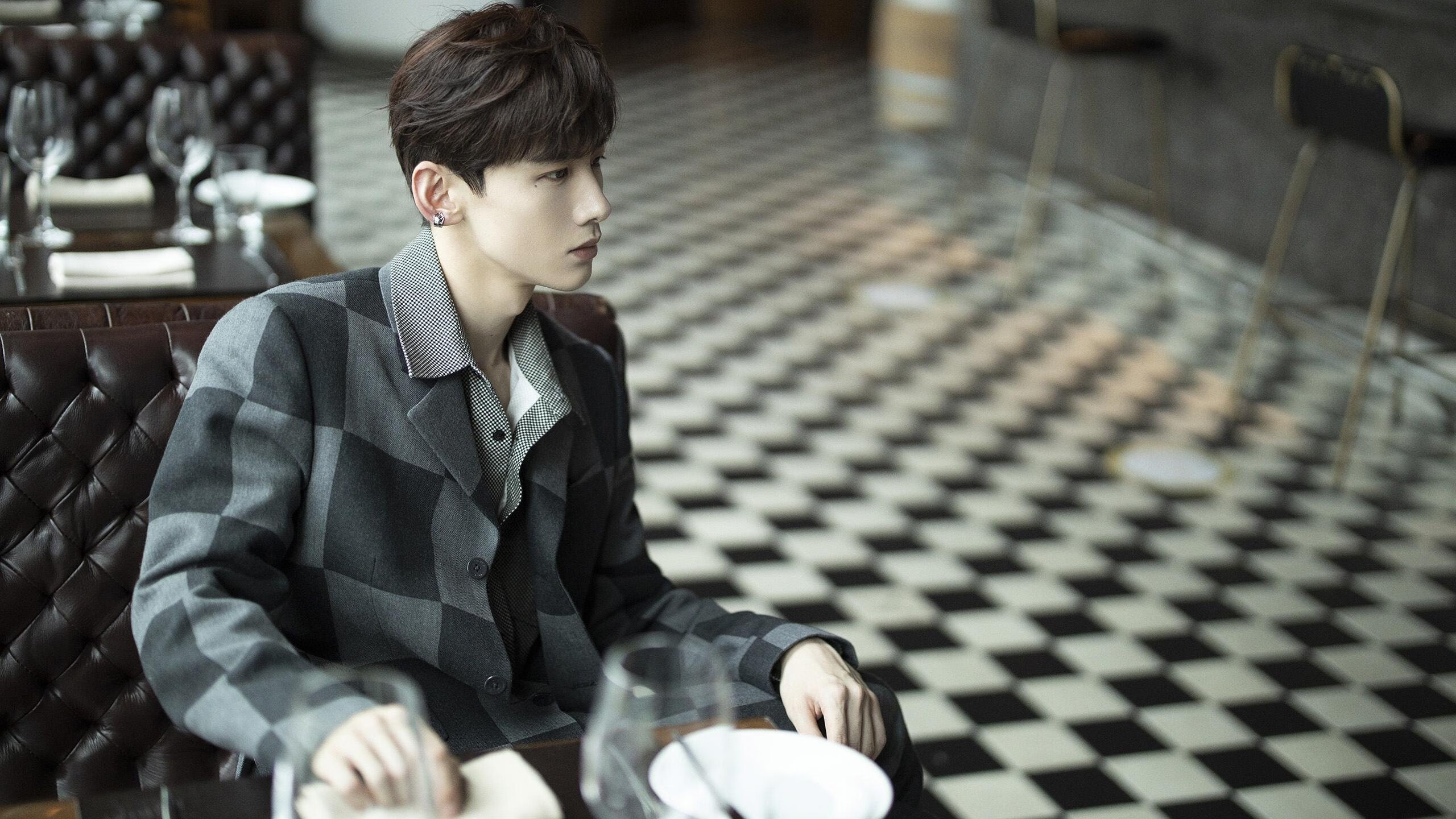 三人协作拉动全队推进节奏，三人配合