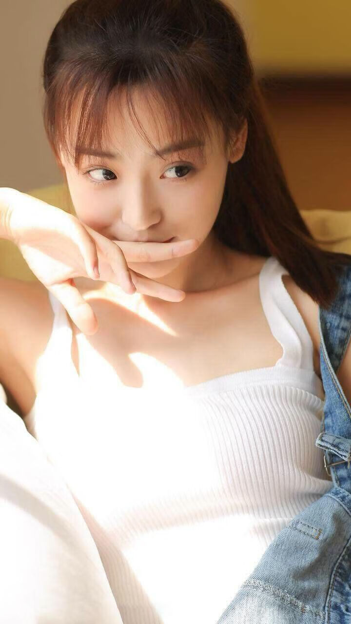 张雨霏个人泳池训练视频登热搜，张雨菲游泳照