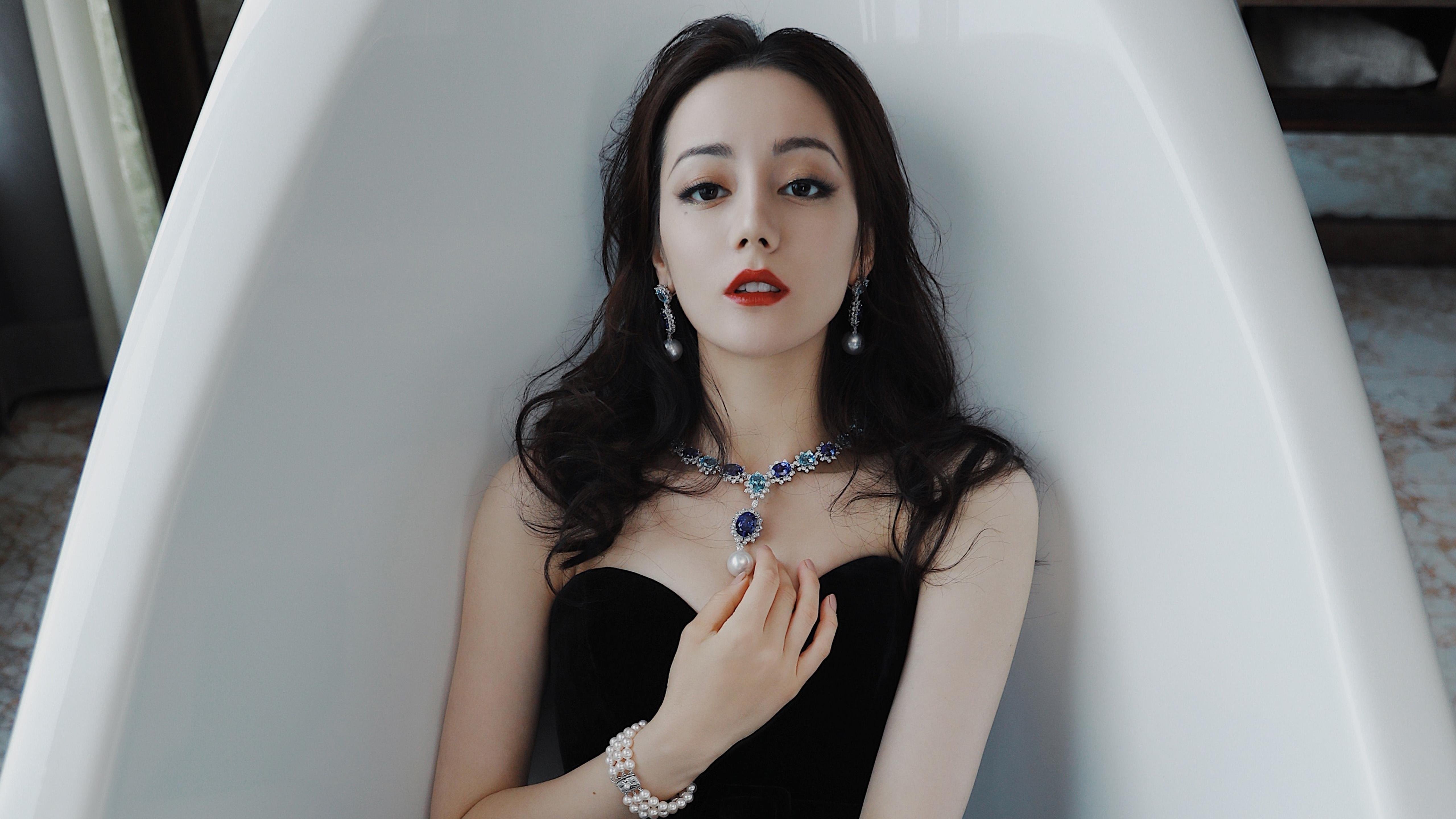 乐鱼体育登陆-湖人宣布新赛季宣传语突出荣耀与坚韧精神，湖人队宣传照